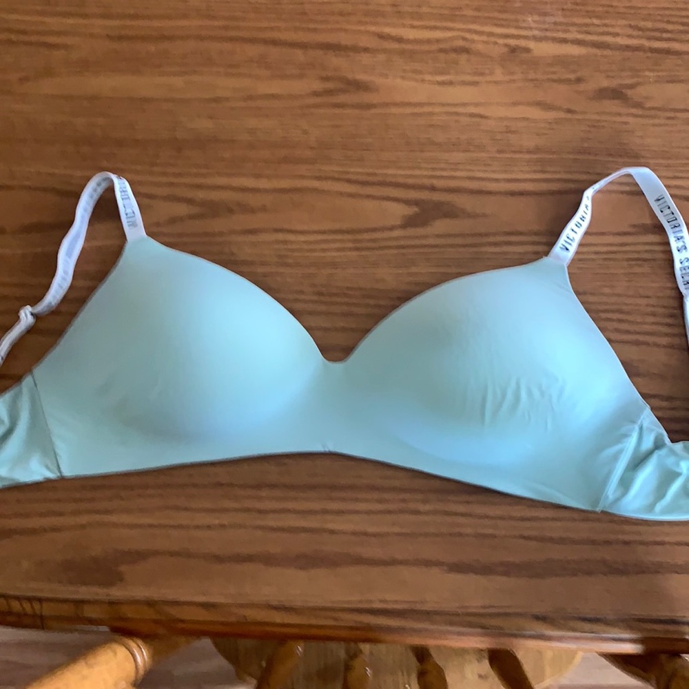 Vic Sec T-shirt wireless 36DDD bra